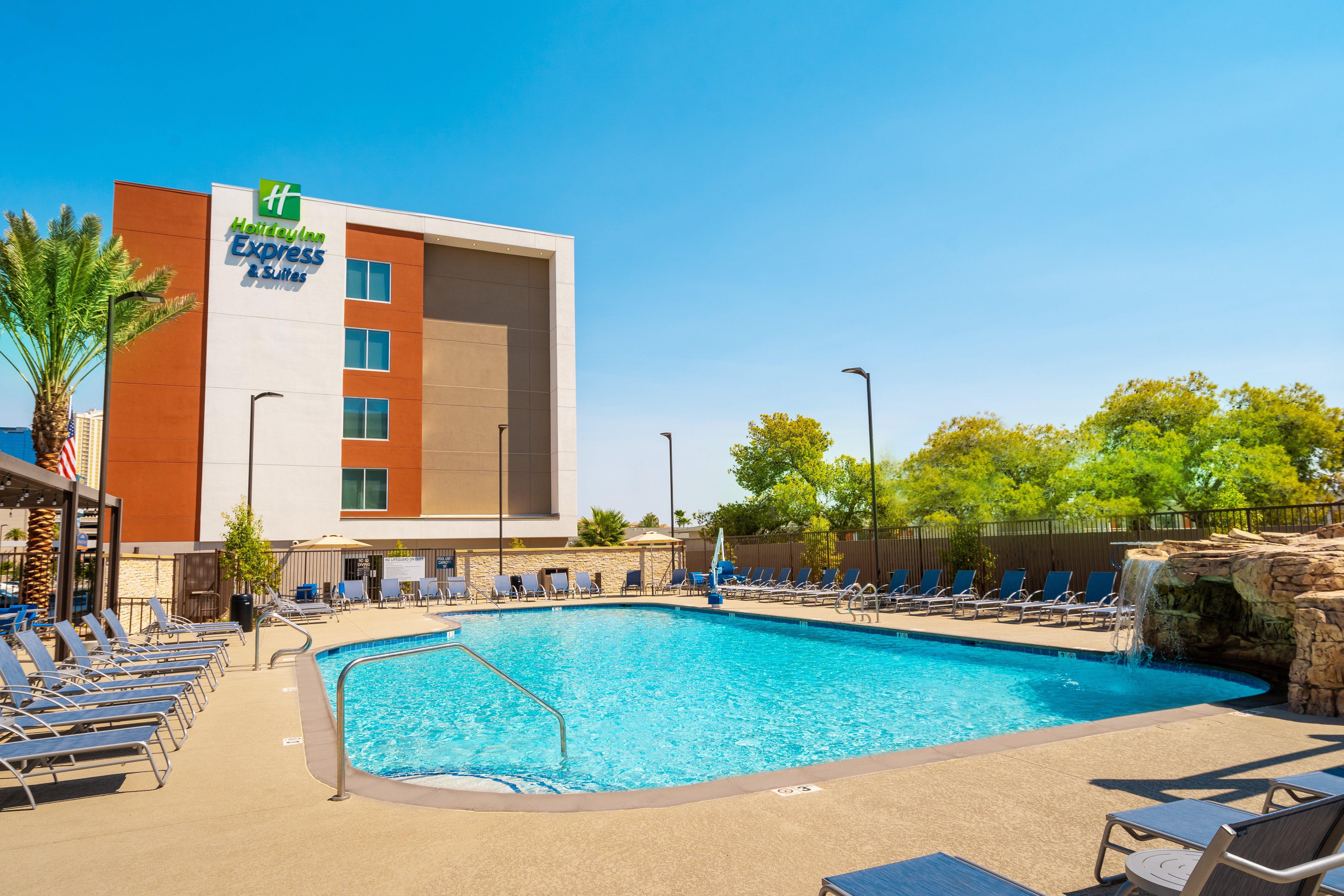 Holiday Inn Express & Suites - Las Vegas - E Tropicana By Ihg Exterior foto